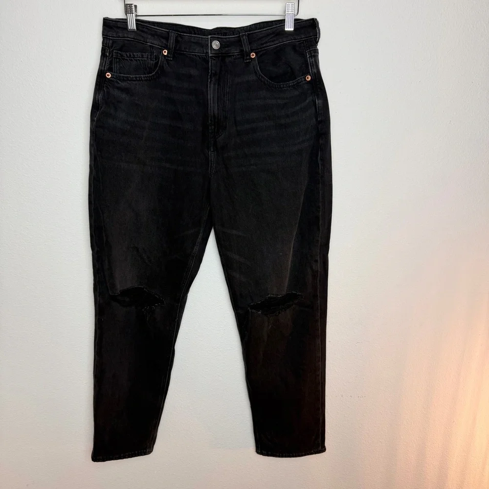 American Eagle Strigid Mom Jeans Destroyed Black 14 NWT - Picture 2 of 14